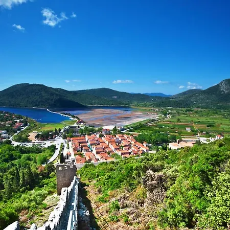 Apartment In With Terrace, Air Conditioning, Wifi