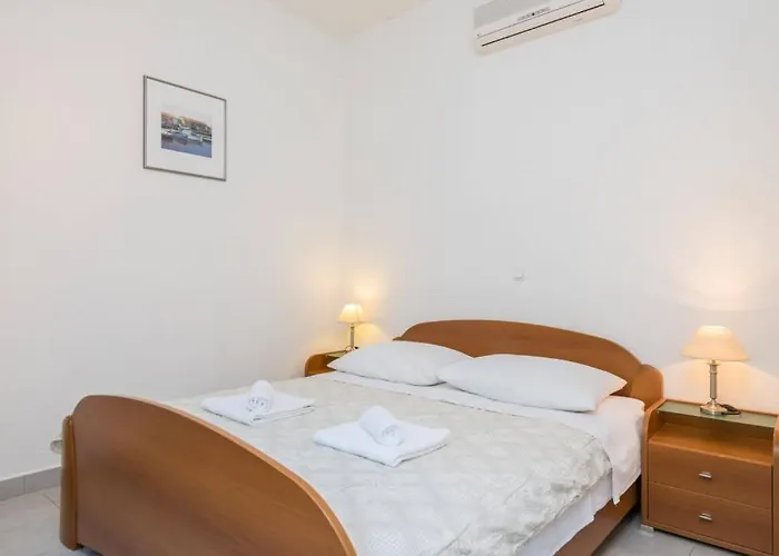 In With Terrace, Air Conditioning, Wifi Apartment Orebić